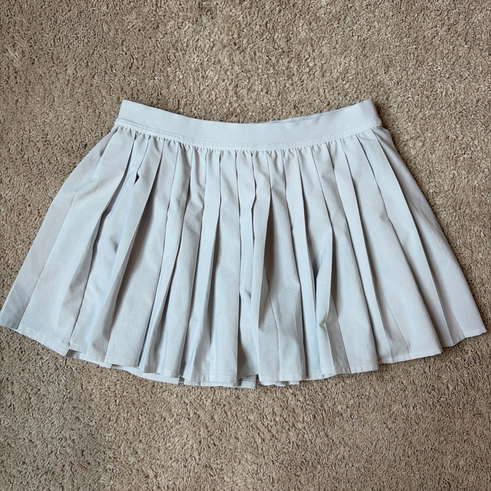 Lululemon Light Gray Pleated Tennis Athletic Skirt Skort Size 8